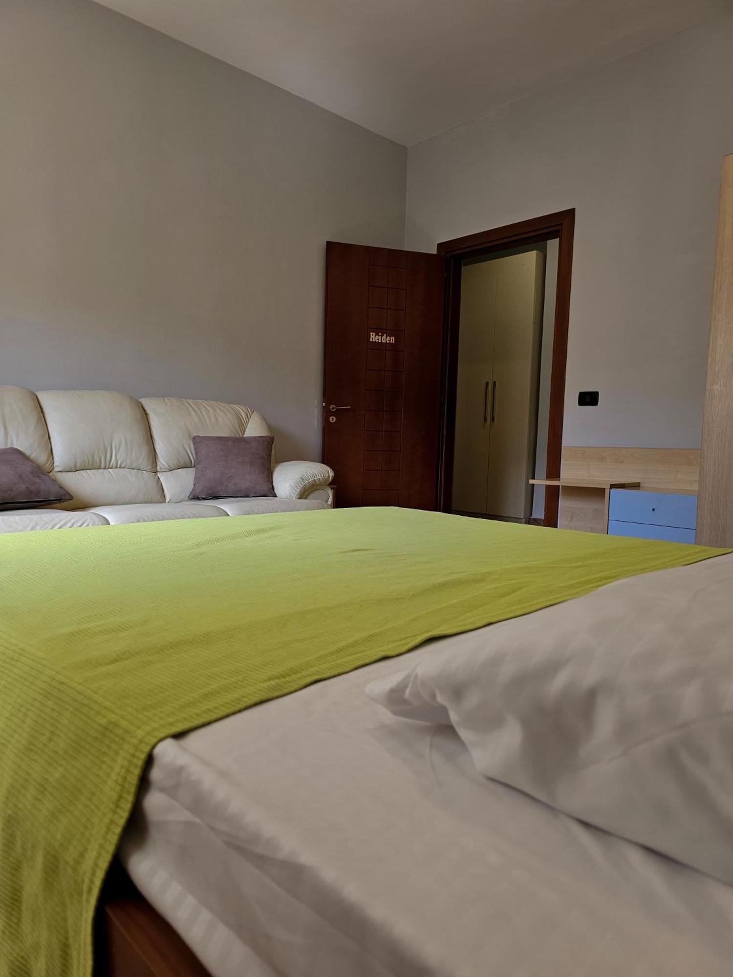 Elly Apartment ドゥラス エクステリア 写真