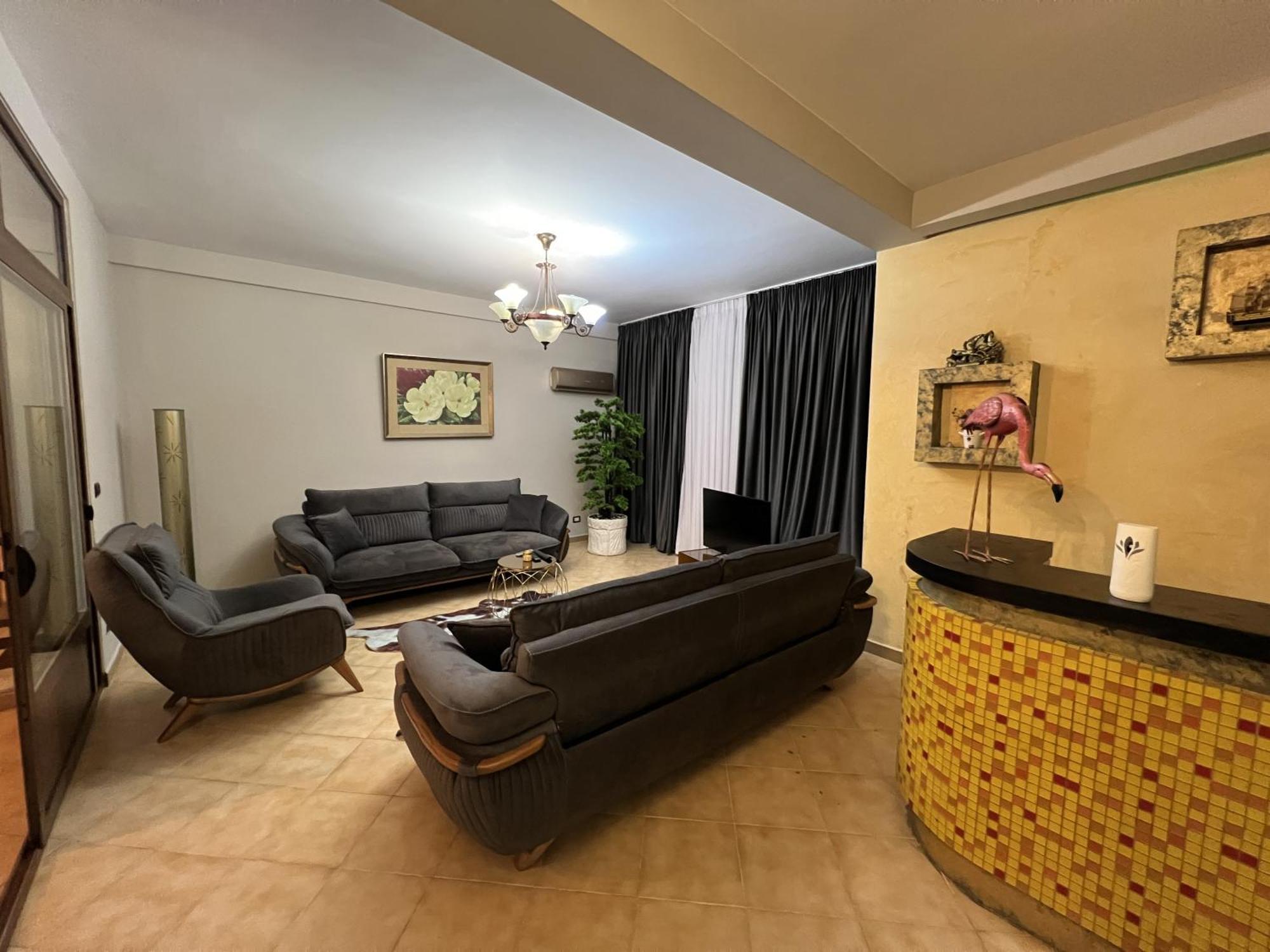 Elly Apartment ドゥラス エクステリア 写真